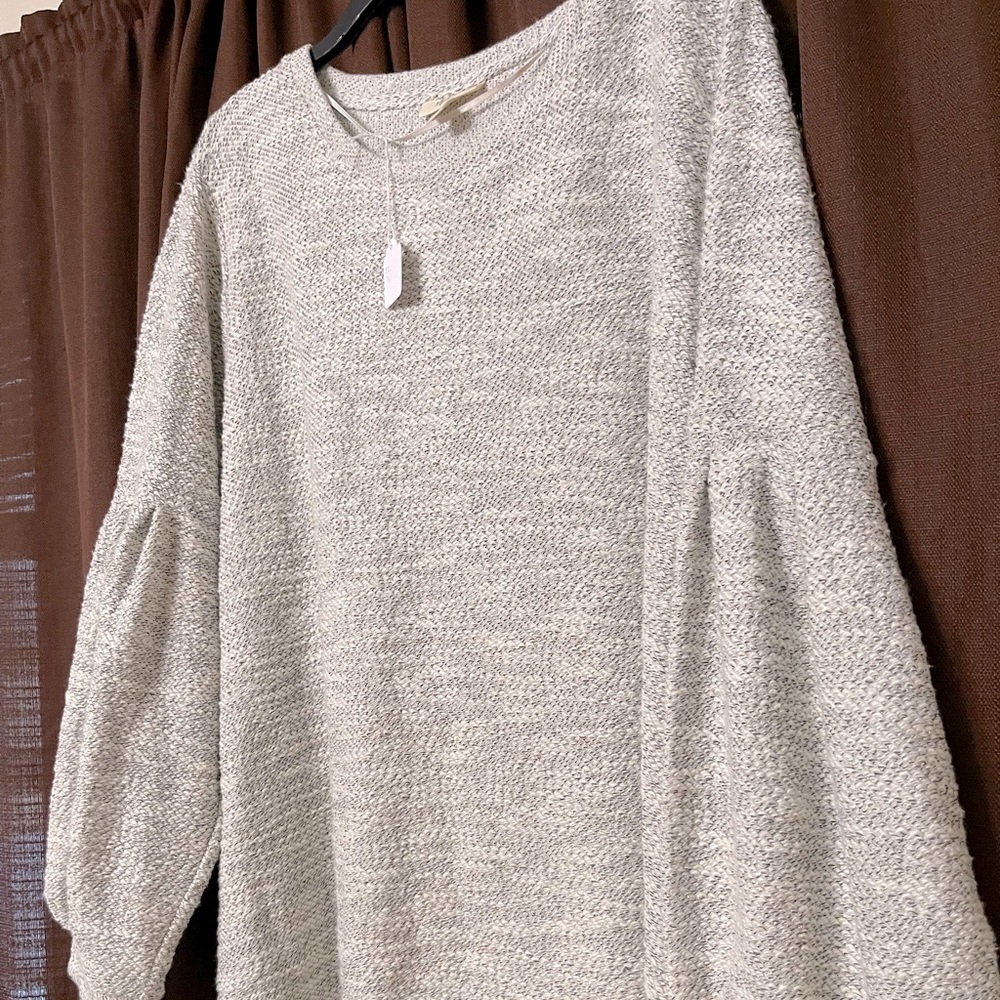 Stunning women's plus size sweater. Size 3X and true to size.